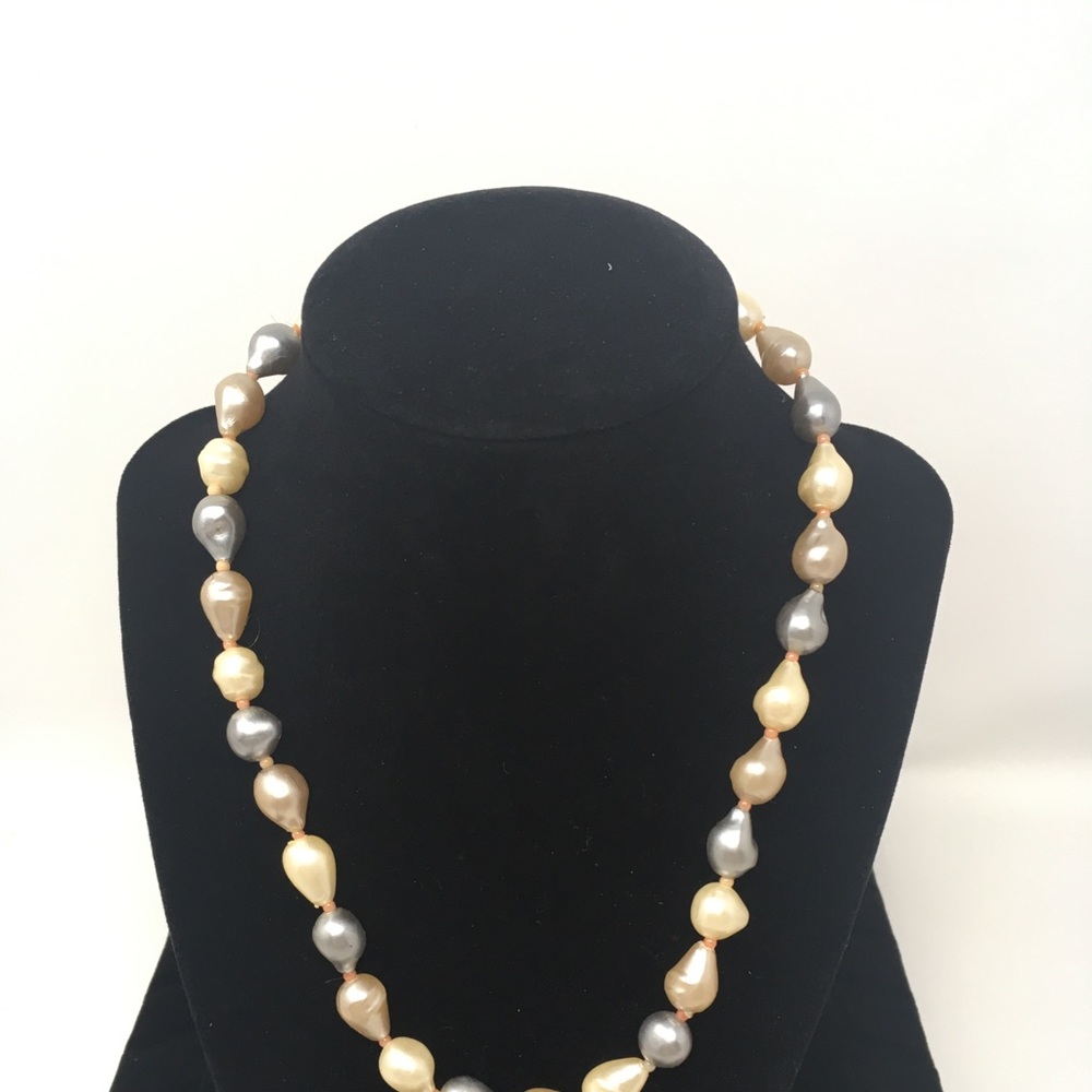 3/$20 Vintage beaded necklace